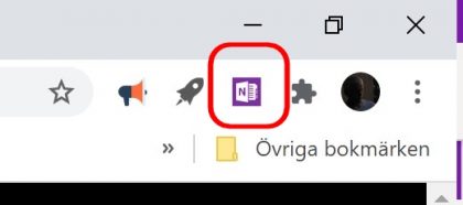 Ikonen för OneNote webbclipper i Google Chrome. Uppe till höger.